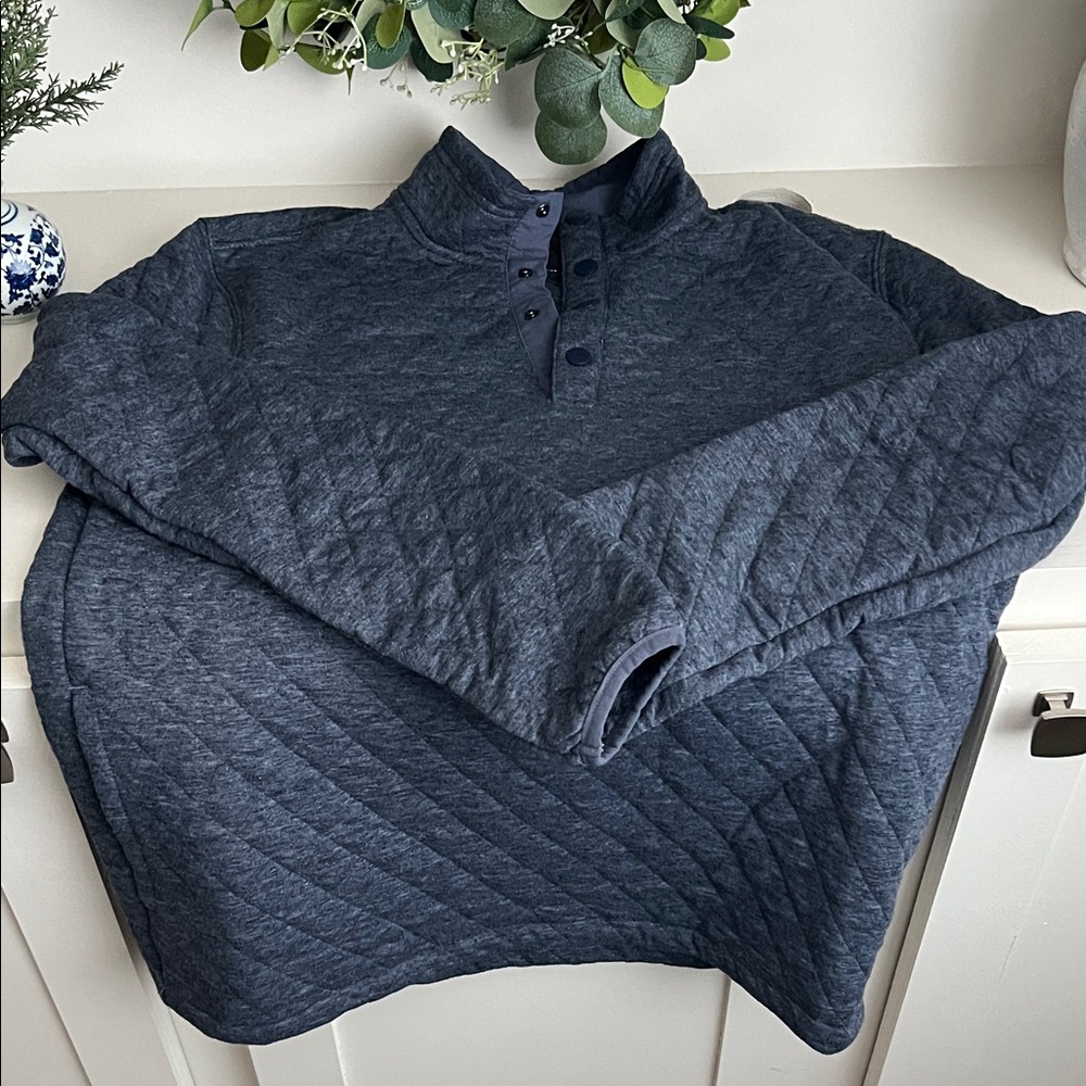 Women's Quilted Navy Sweatshirt